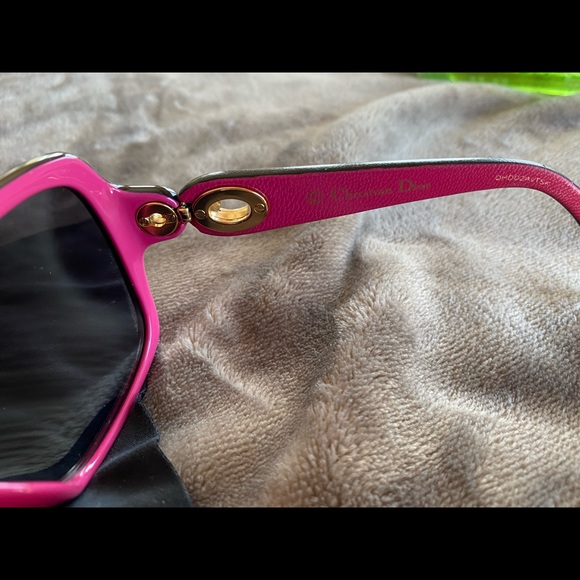 Authentic Dior sunglasses - new condition. - Picture 3 of 6
